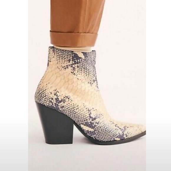 🆕🌿FREE PEOPLE JEFFREY CAMPBELL BOOTIES🌿 - Picture 6 of 16